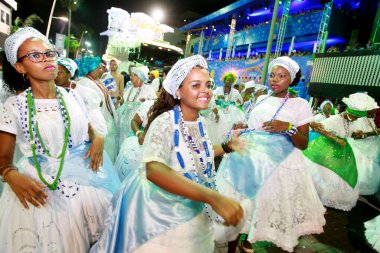 Salvador, Bahia / Brezilya - 15 Şubat 2015: Salvado kentindeki karnaval kutlamaları sırasında Barra bölgesinde Cortejo Afro bloğu üyeleri görüldü.