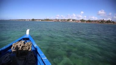 vera cruz, bahia / Brazil - 22 Ağustos 2018: Vera Cruz adasından Salvador şehrine mızrak geçişi sırasında Baia de Todos os Santos 'tan gelen su hareketi.
