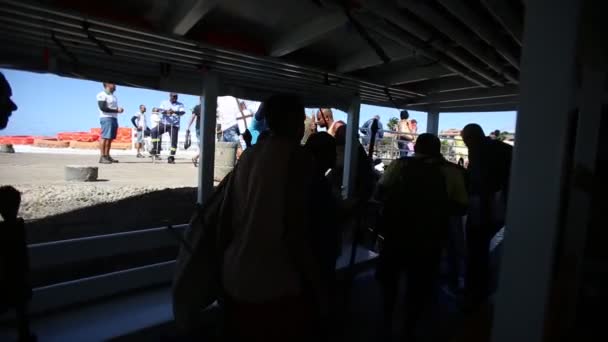 Vera Cruz Bahia Brasilien August 2018 Passagiere Werden Bord Einer — Stockvideo