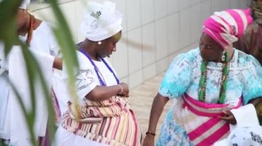 Simoes filho, bahia / brrazil - 5 Ocak 2015: Candoble fanatikleri Simoes Filho kentindeki bir terreiro 'da dini törenler sırasında görüldü.