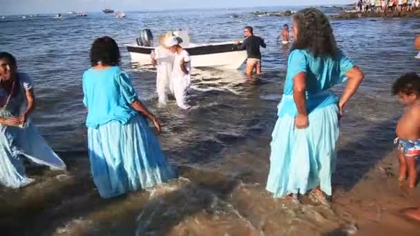 Salvador Bahia Brasil Fevereiro 2020 Apoiantes Simpatizantes Candomble Cumprimentam Iemanja — Vídeo de Stock