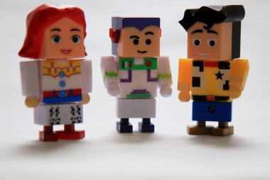 Salvador, Bahia / Brezilya - 20 Mayıs 2020: Jessie, Buzz Işıkyılı ve Toy Story çizgi filmindeki Şerif Woody karakteri,
