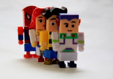 Salvador, Bahia / Brezilya - 20 Mayıs 2020: Jessie, Buzz Işıkyılı ve Oyuncak Hikayesi ve Örümcek Adam çizgi filmindeki Şerif Woody karakteri, 3D yazıcıdan yapıldı.