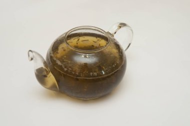 yeşil çay ile cam çaydanlık