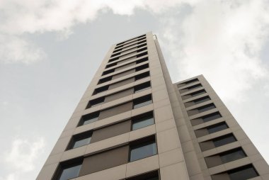 Gökdelen. Aşağıdan manzara.