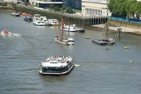 Ships Sailing Thames River — Stock Photo, Image