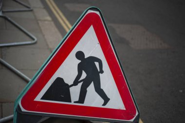 Şehirdeki yol tabelası işe yarıyor..