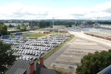 Gdansk - Polonya - 08 Ağustos 2012 - Limandaki birçok yeni otomobilin görüntüsü.