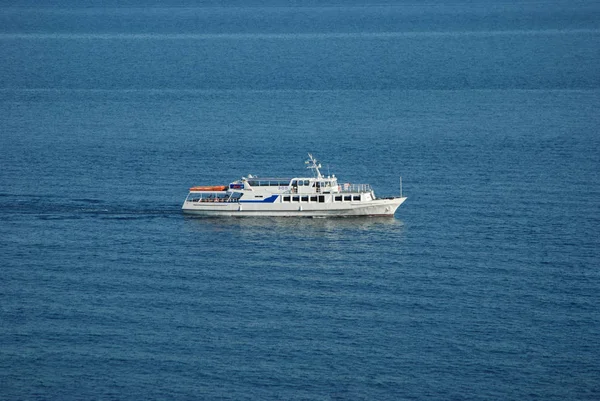 White Boat Blue Sea — Stock Photo, Image