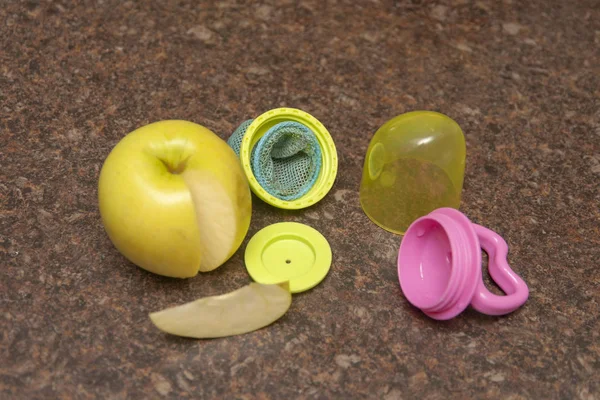 Baby Feeder Nibbler Parts Food Infant Nibbler Apple — Stock Photo, Image