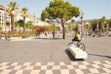 Nice - Fransa - 06 Eylül 2014 Nice 'te bir sürü turistin bulunduğu yaz merkezi meydanı. Massena Meydanı.