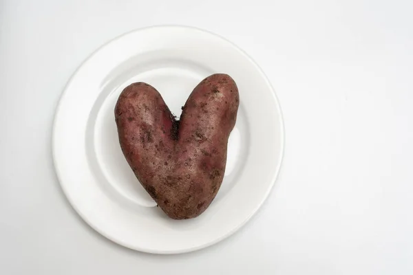 Shape Pink Potato Heart White Plate White Background Isolated Concept — Stock Photo, Image