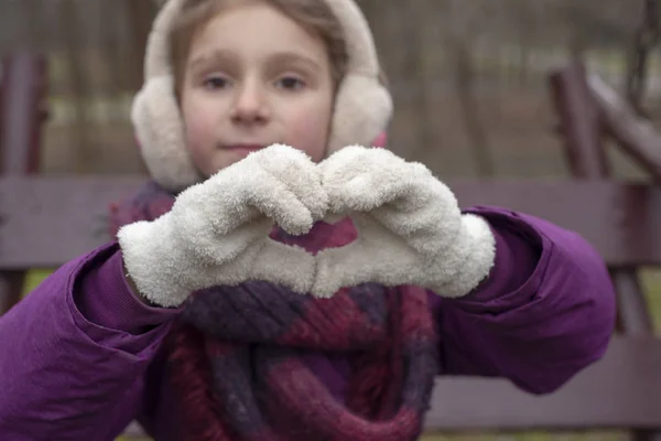 Little Girl White Gloves Shows Heart Her Hands — 스톡 사진