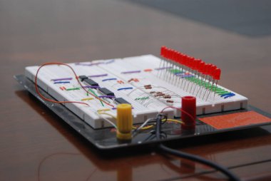 IED 'li prototip tahtası (ekmek tahtası), ICs.