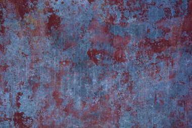 Paslanma ve paslanma ile kaplı eski bir teneke tabak.