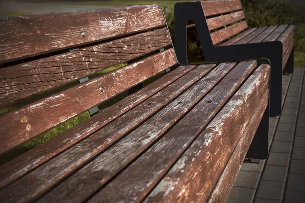 Background wooden bench on the street with perspective and blur — Stock Photo, Image