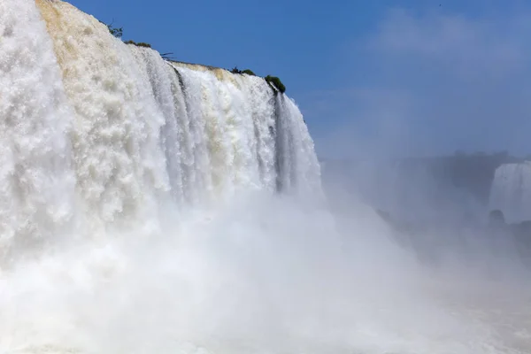 Geweldige Iguazu Falls. Natuurlijke Wonder van de wereld — Stockfoto