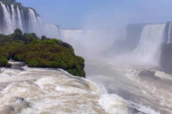 Geweldige Iguazu Falls. Natuurlijke Wonder van de wereld — Stockfoto