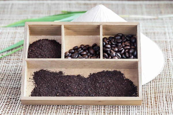 В'єтнамська Робуста кава в дерев'яний ящик — стокове фото