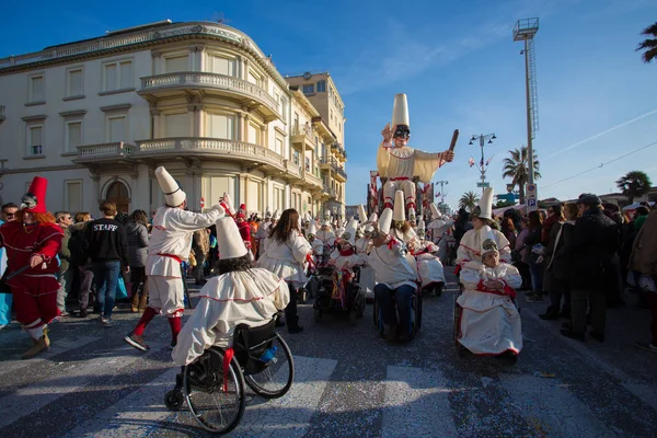 Viareggio Talya Şubat Festivali Karnaval Geçit Insanlar Viareggio Sokaklarında Dans — Stok fotoğraf