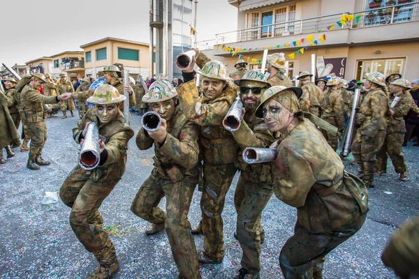 Viareggio Italia Febrero Festival Desfile Carrozas Carnaval Con Gente Bailando —  Fotos de Stock