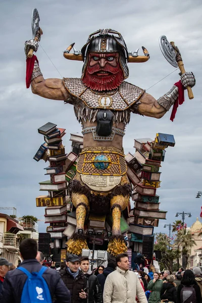 Viareggio Talya Şubat Festivali Viareggio Sokaklarında Dans Eden Insanlarla Karnaval — Stok fotoğraf