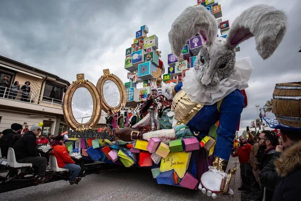 Viareggio Italy Feb Festival Parade Carnival Floats Dancing People Streets — Stock Photo, Image