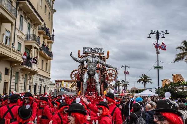 Viareggio Italia Febrero Festival Desfile Carrozas Carnaval Con Gente Bailando —  Fotos de Stock