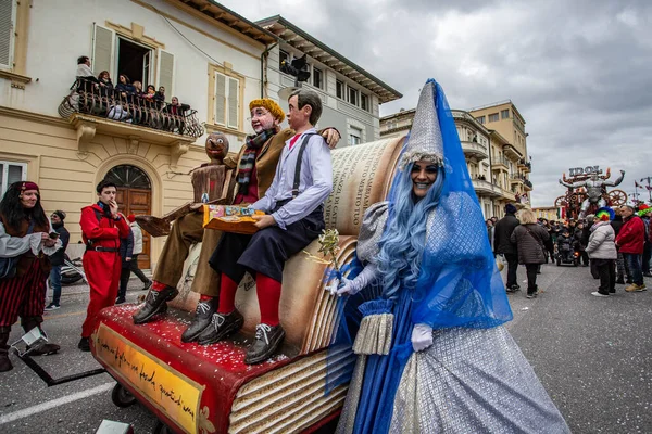 Viareggio Talya Şubat Festivali Viareggio Sokaklarında Dans Eden Insanlarla Karnaval — Stok fotoğraf