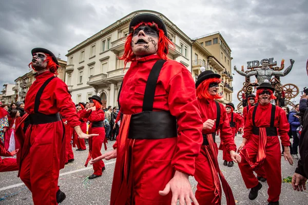 Viareggio Talya Şubat Festivali Viareggio Sokaklarında Dans Eden Insanlarla Karnaval — Stok fotoğraf