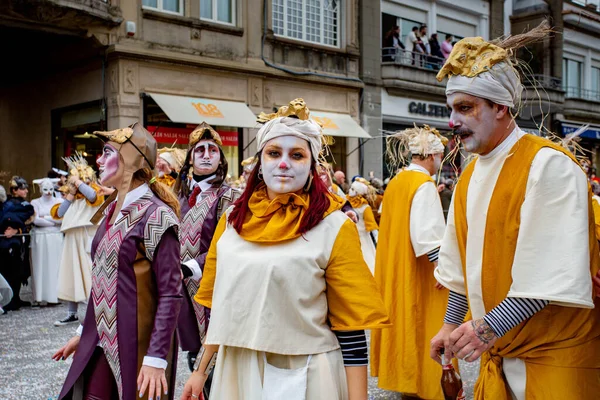 Viareggio Itália Fev Festival Desfile Carros Alegóricos Com Pessoas Que — Fotografia de Stock