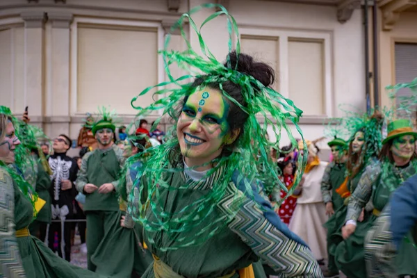 Viareggio Italia Febrero Festival Desfile Carrozas Carnaval Con Gente Bailando —  Fotos de Stock