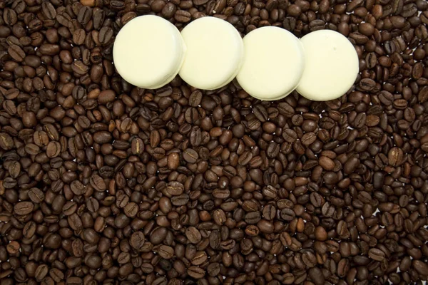 Szemes kávé, és süti — Stock Fotó