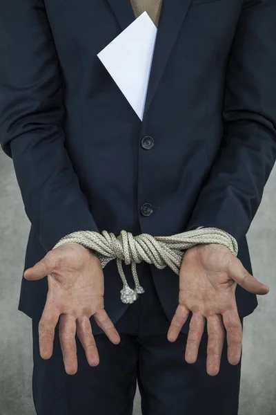 Mãos de homem de negócios são amarrados de subornos — Fotografia de Stock