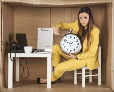 iş kadını bitiş saati işaret