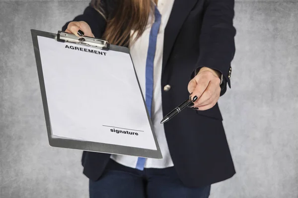 Business woman shows where you have to do yours signature — Stock Photo, Image
