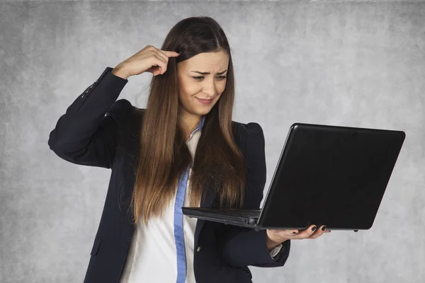 Business woman shows the information on the internet are stupid — Stock Photo, Image