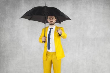 Sana işaret eden sigorta acentesi