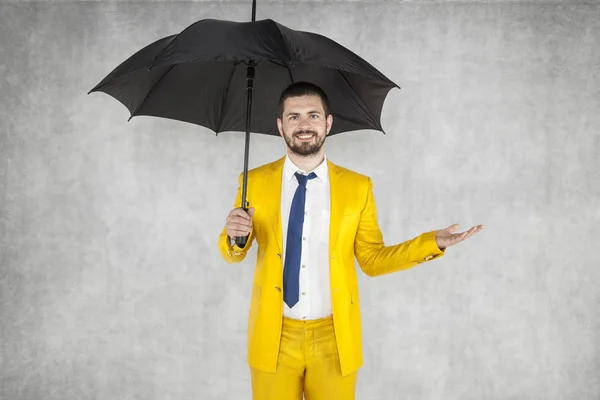 Agente de seguros para asesorar al cliente — Foto de Stock