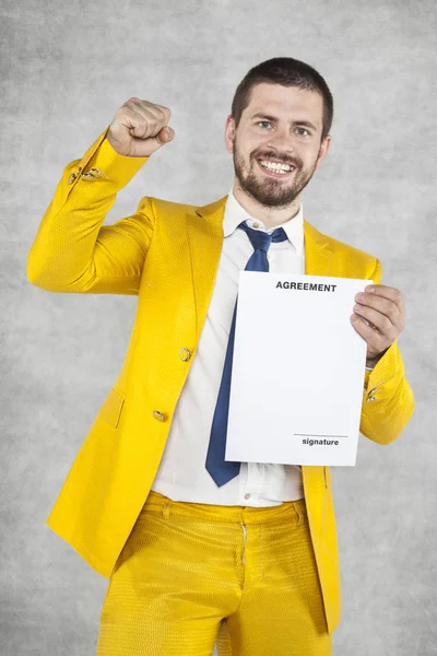 Businessman in a gold suit is successful, a new contract — Stock Photo, Image