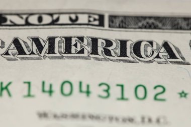 Bir dolarlık banknot Amerika, kitabe üzerinde portre