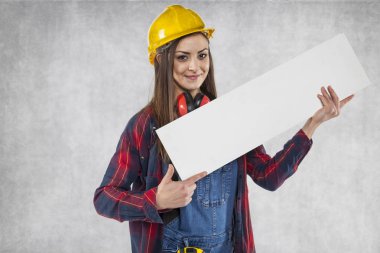 Kadın işçi boş bir Pano holding