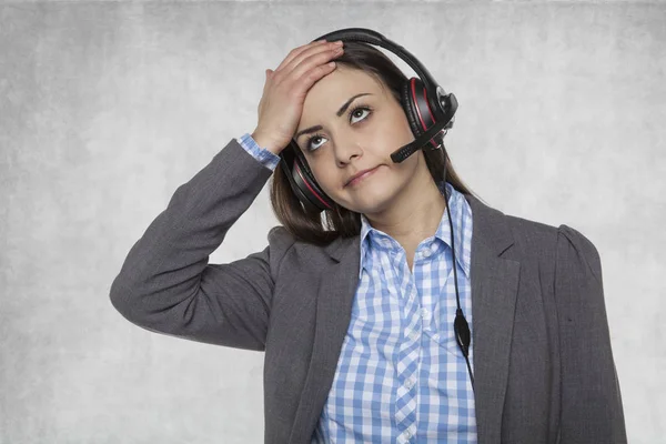 Dores de cabeça deste trabalho no call center — Fotografia de Stock