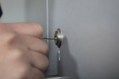 Bir çekme tutarak bir yandan yakın çekim