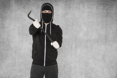 Hırsız onun iş takım gösterir