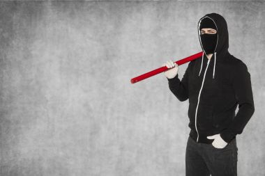 bir suçlu yanında kopya alanı