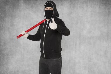 başparmak maskeli kişi ortaya çıktı