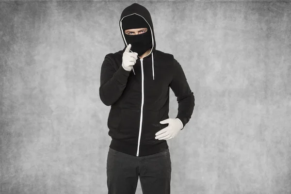 The masked man points his finger at you — Stock Photo, Image