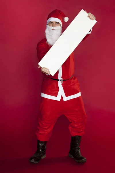 Santa Claus enojado mantiene un lugar para la publicidad — Foto de Stock