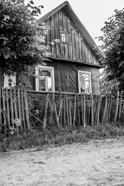 Старий Покинутий будинок на село в Польщі — стокове фото